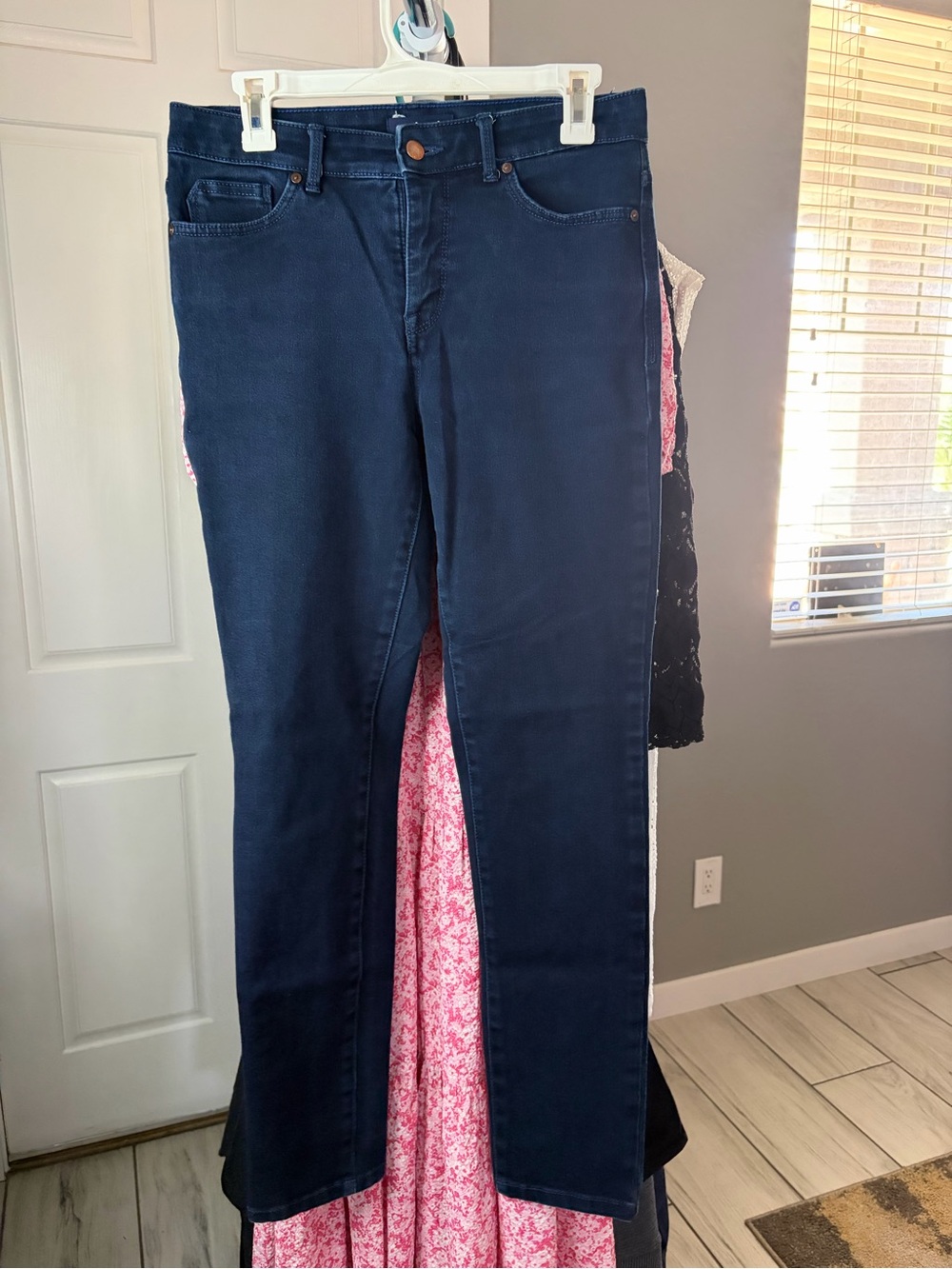 Women’s Straight Leg Jeans in Dark Navy - Classic Everyday Style